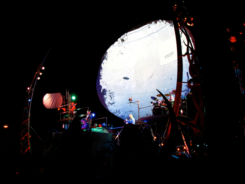 Illustration for article titled Sci-Fi Rock Opera is Music to Alien Ears